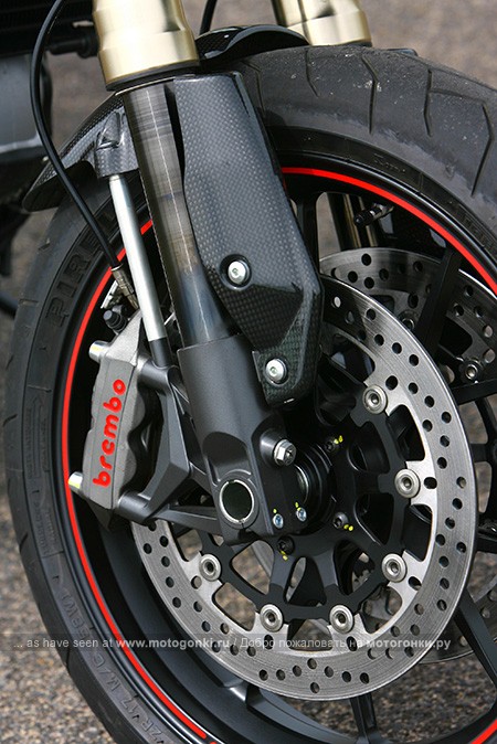 50-мм вилка и монолит суппортов Brembo - тяжесть какая!